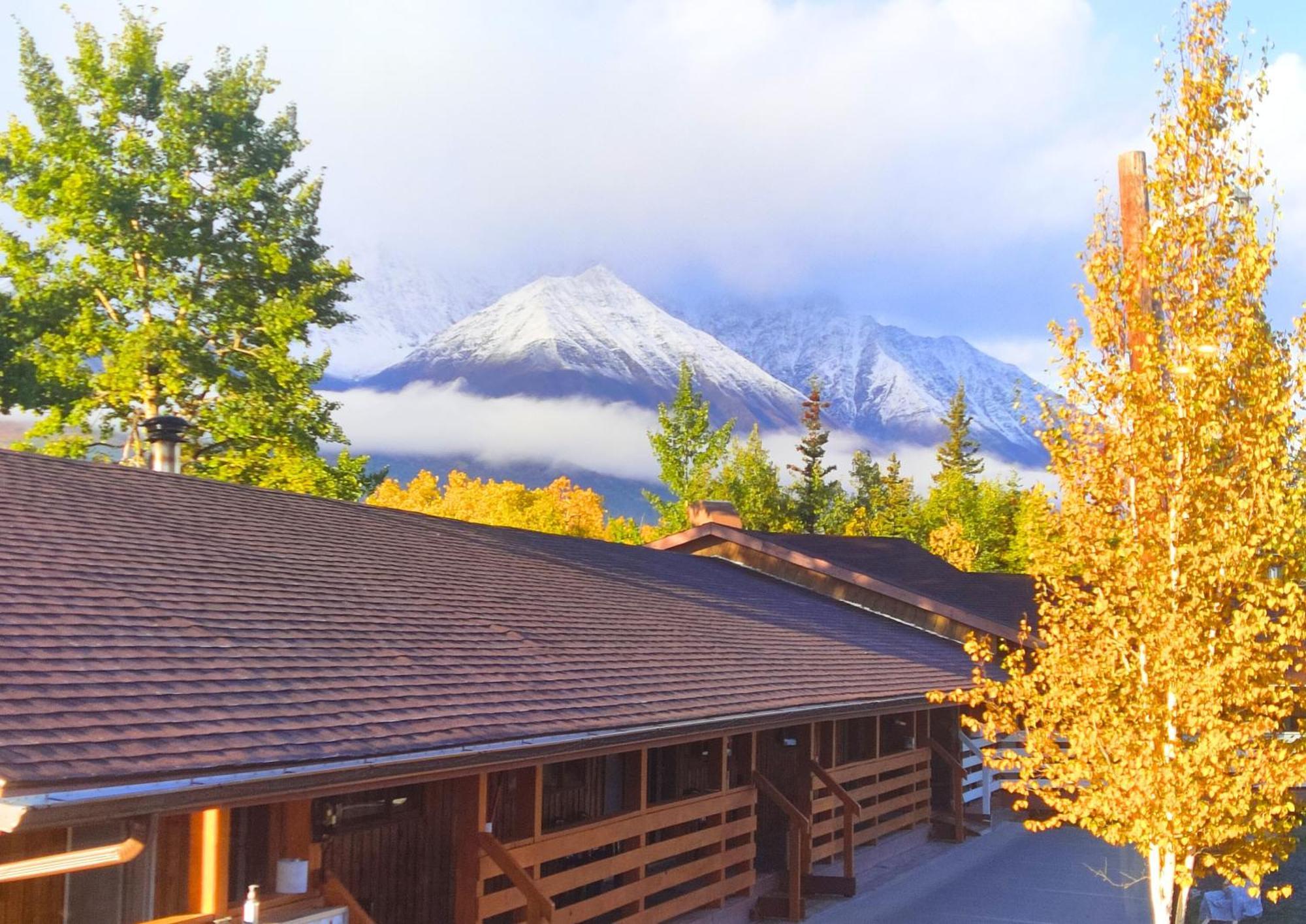 Cozy Corner Motel & Restaurant Haines Junction Exterior photo