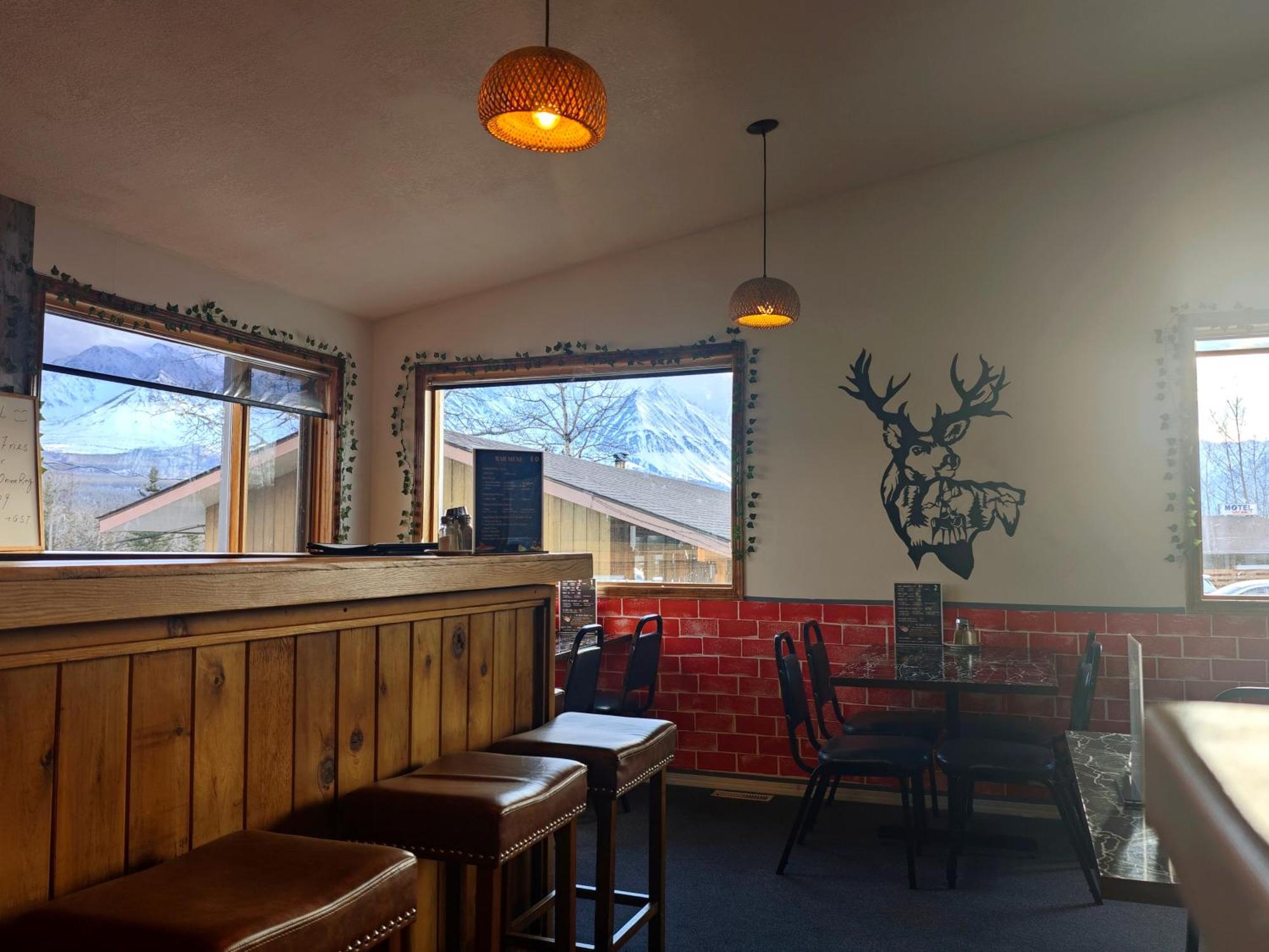Cozy Corner Motel & Restaurant Haines Junction Exterior photo